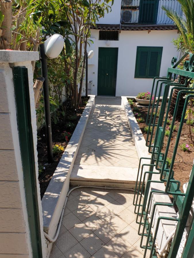 La Villa Fronte Spiaggia Bandiera Blu Sperlonga Bagian luar foto