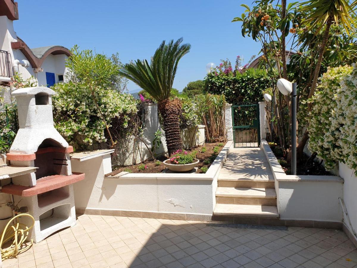 La Villa Fronte Spiaggia Bandiera Blu Sperlonga Bagian luar foto