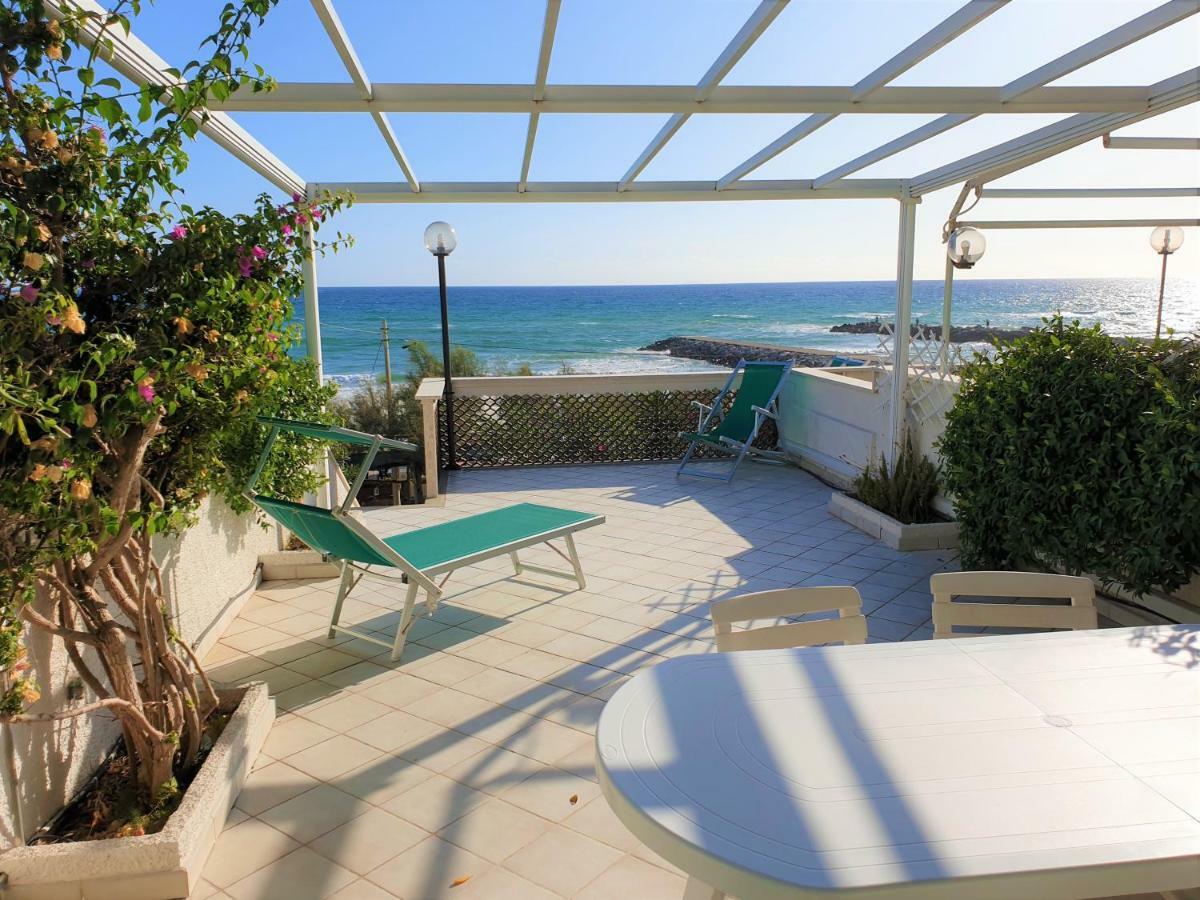 La Villa Fronte Spiaggia Bandiera Blu Sperlonga Bagian luar foto